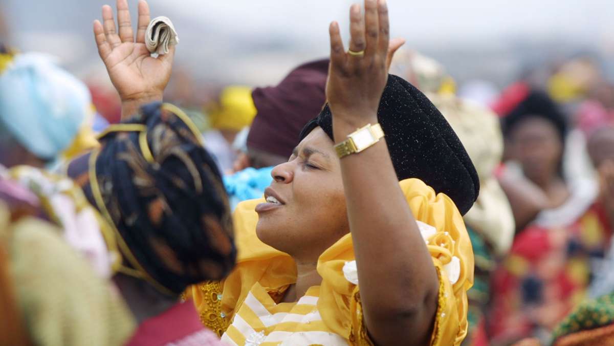  Kirchen in Ruanda und einigen afrikanischen Nachbarländern haben Geld für deutsche Hochwasseropfer gesammelt. „Niemand ist zu arm, um zu helfen“, erklärt ein Bischof. 