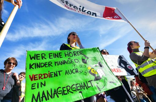 Die Beschäftigten des öffentlichen Dienstes fordern auch mit Streiks – wie hier in  Stuttgart –   höhere Einkommen. Foto: Lichtgut/Max Kovalenko