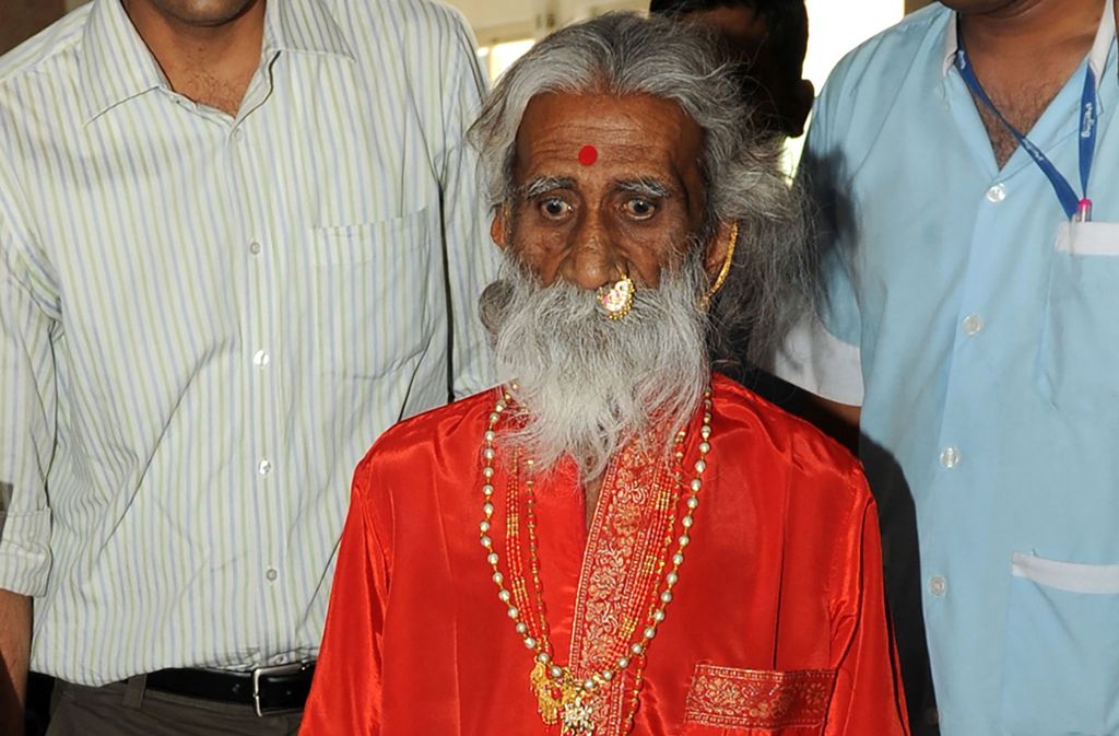 Mager, aber körperlich gesund zeigte sich Yogi Prahlad Jani auch noch im hohen Alter. Foto: AFP/Sam Panthaky