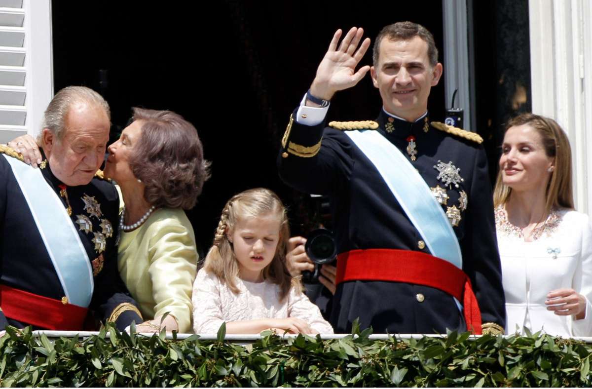 2014 dankt der gesundheitlich angeschlagene und im Volk immer unbeliebtere König Juan Carlos I. ab und macht Platz für seinen Sohn.