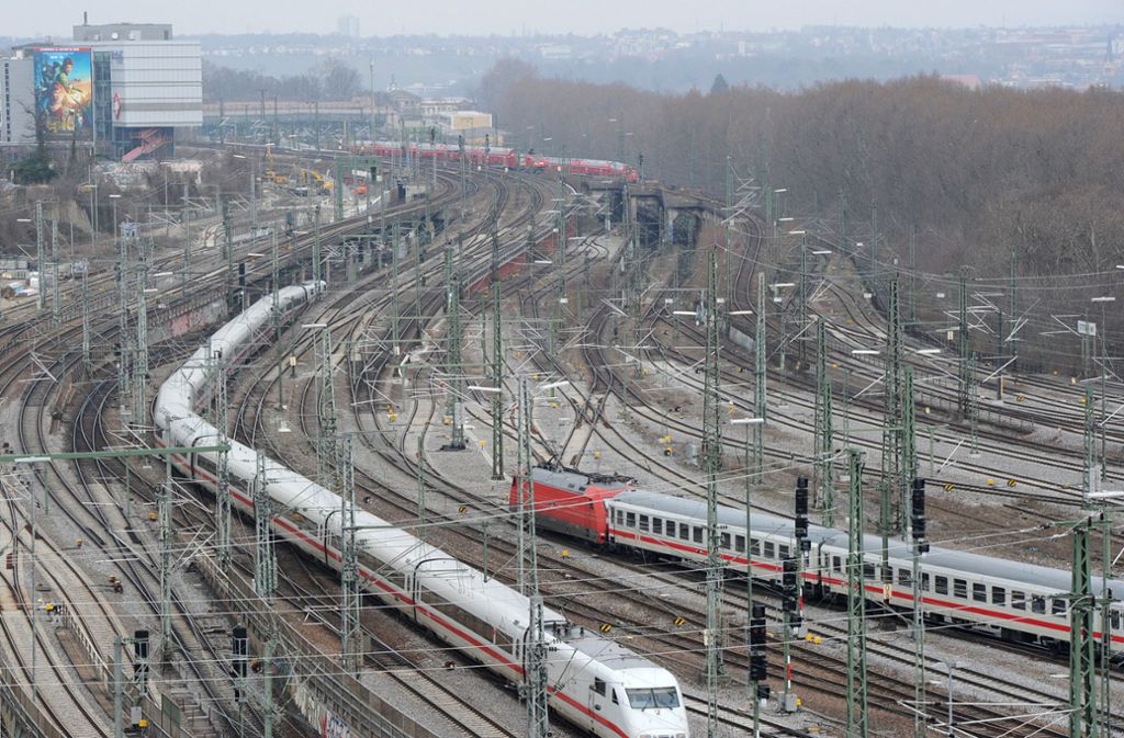 Ob die Gleise am Hauptbahnhof so ohne weiteres abgebaut werden dürfen, entscheidet das Bundesverwaltungsgericht. Foto: dpa