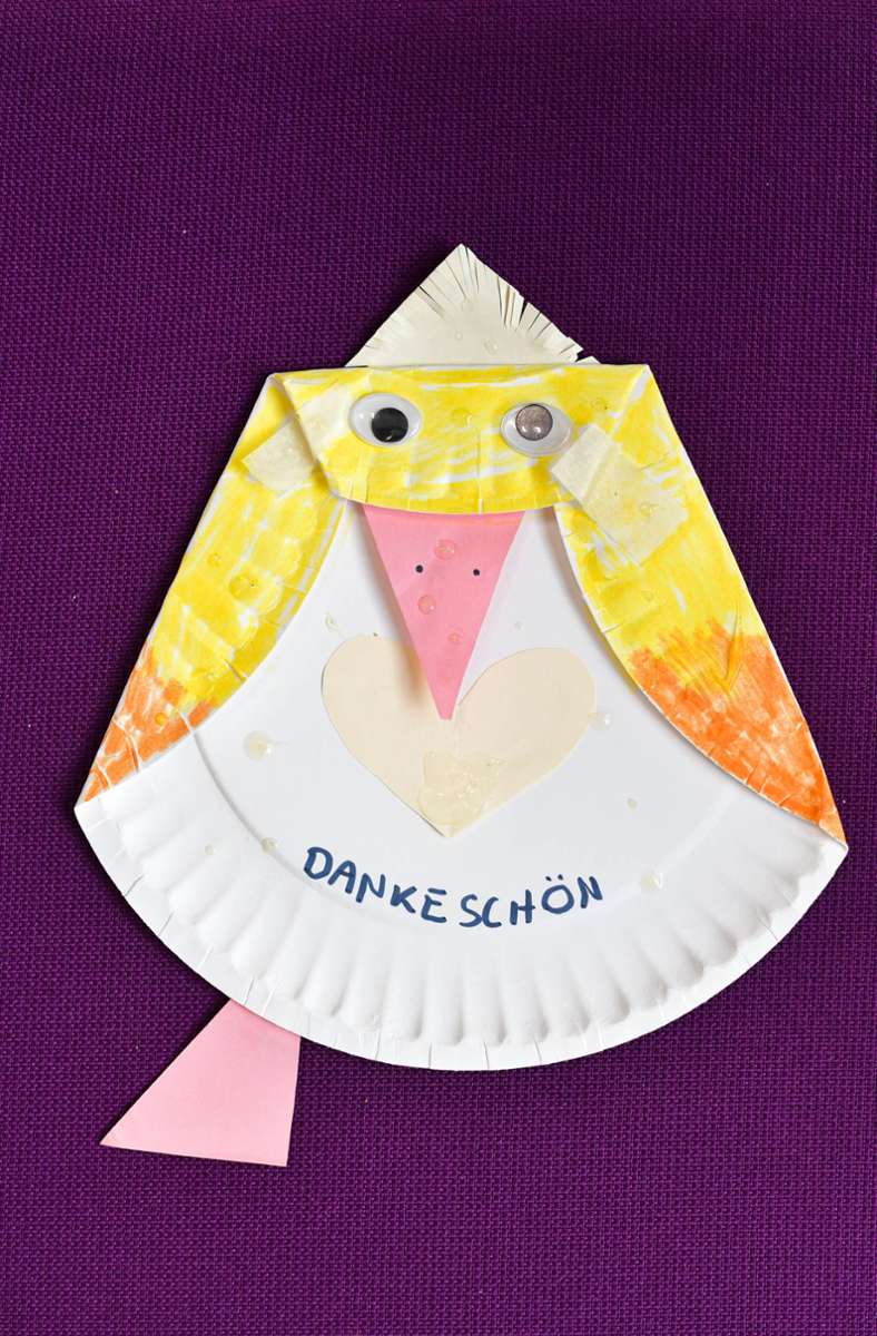 Eine kreative Dankeschön-Idee: aus einem Pappteller wurde ein Vogel.