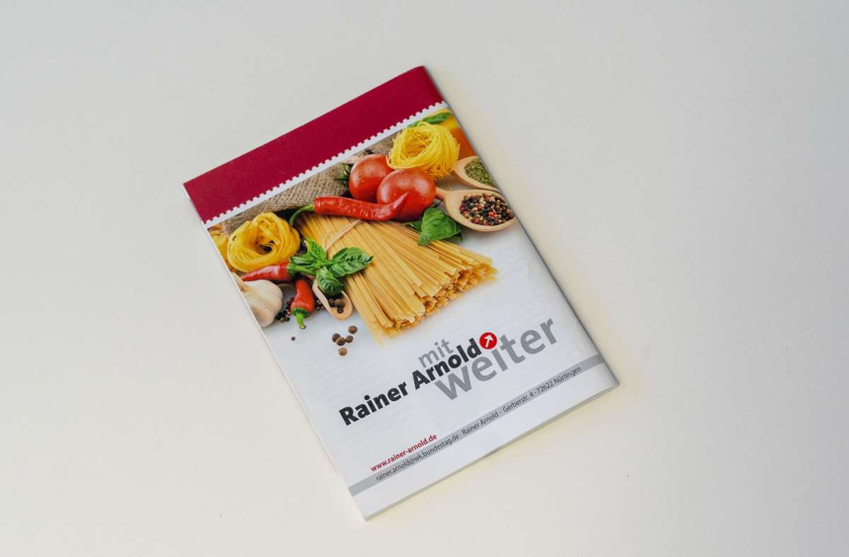 Auch ein Markenzeichen von Rainer Arnold: Ein Kochbüchlein mit Rezepten aus der Region.