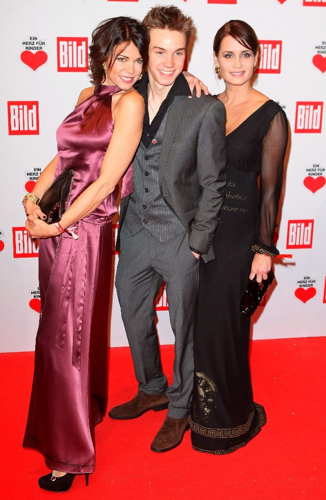 ... Schauspielerin Gerit Kling (links), ihr Sohn Leon Kling und die Schauspielerin Anja Kling, ...