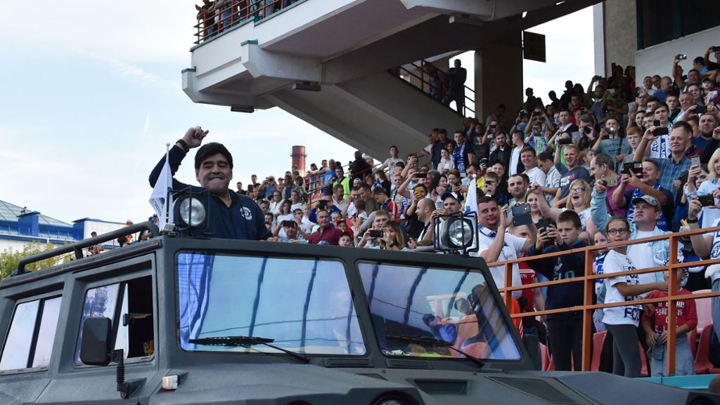 Präsident bei Dinamo Brest in Weißrussland: Diego Maradona rollt im Panzer zum neuen Job