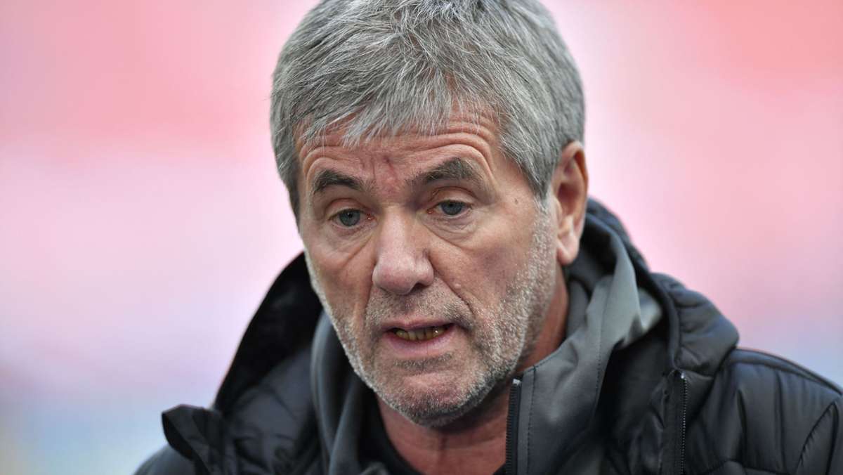  Er soll der Retter aus der Rente werden. Doch Friedhelm Funkel startet mit dem 1. FC Köln trotz ordentlicher Leistung mit einer klaren Niederlage. Und irritiert nach dem Spiel mit einem Interview. 