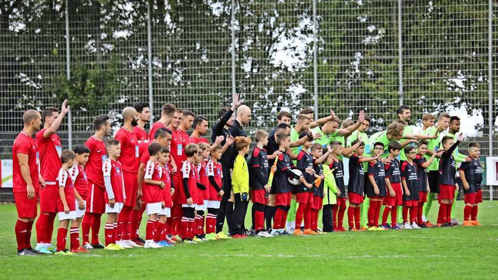  Die Oeffinger Landesliga-Akteure unterliegen im Achtelfinale des württembergischen Pokalwettbewerbs dem Regionalliga-Team des SSV Ulm 1846 vor 520 Zuschauern im Sami-Khedira-Stadion mit 2:5 (0:1) – und sind gar nicht unzufrieden. 
