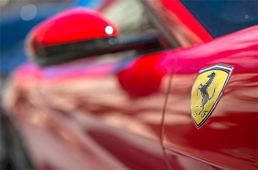 Bei einem Unfall mit seinem neuen Ferrari auf der A81 bei Herrenberg hat ein 64 Jahre alter Mann einen Sachschaden von rund 23.000 Euro angerichtet. (Symbolbild) Foto: dpa