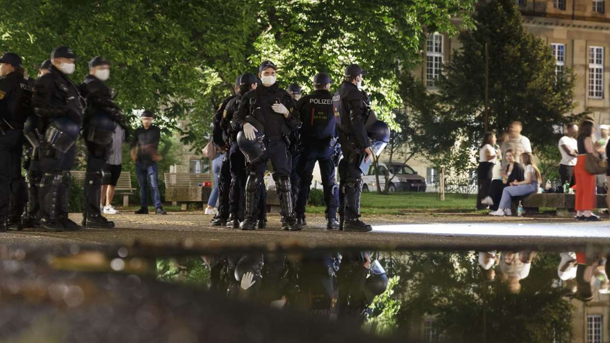  Die Szene am Eckensee in Stuttgart freut sich über Gespräche - und die Polizei darüber, dass nach der Randale vor einer Woche nun alles wieder unter Kontrolle scheint. 