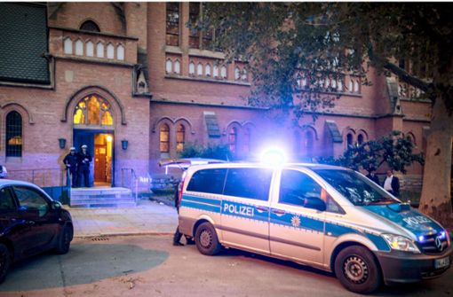 Großer Polizeieinsatz vor der Lutherkirche: Wer steckte hinter der Drohung? Foto: 7aktuell.de/Simon Adomat