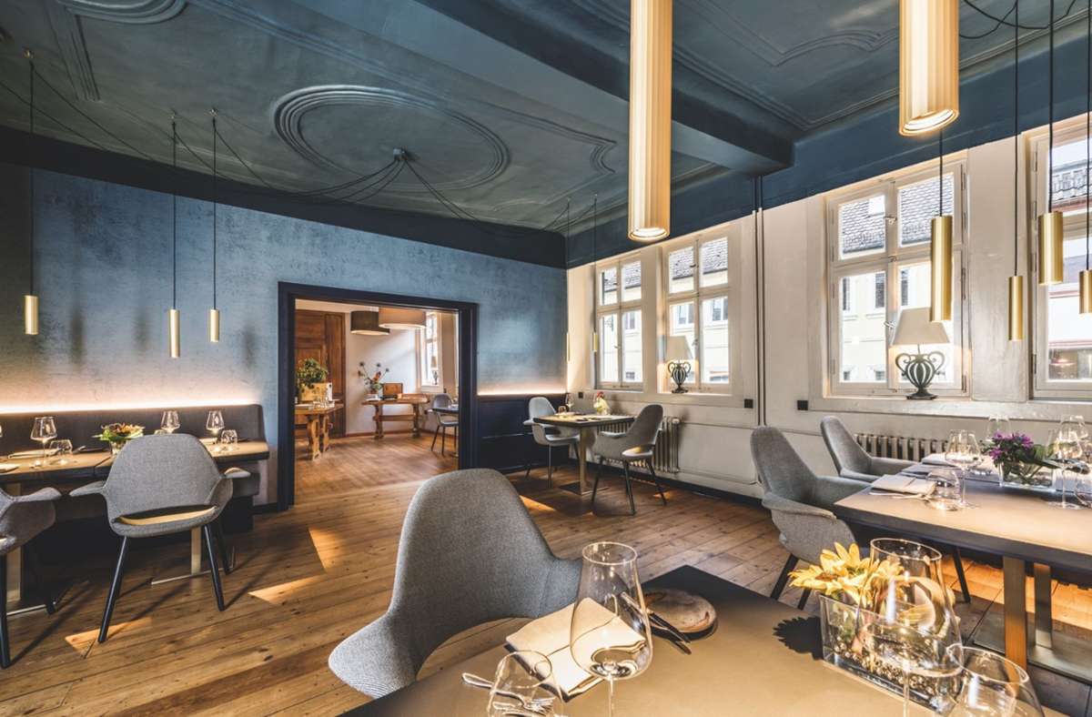 Schicke Architektur im Hotel „Zur Schwane“ in Volkach, Blick in den Gastraum Weinstock – eine Arbeit der Innenarchitektin Yvonne Klemke.