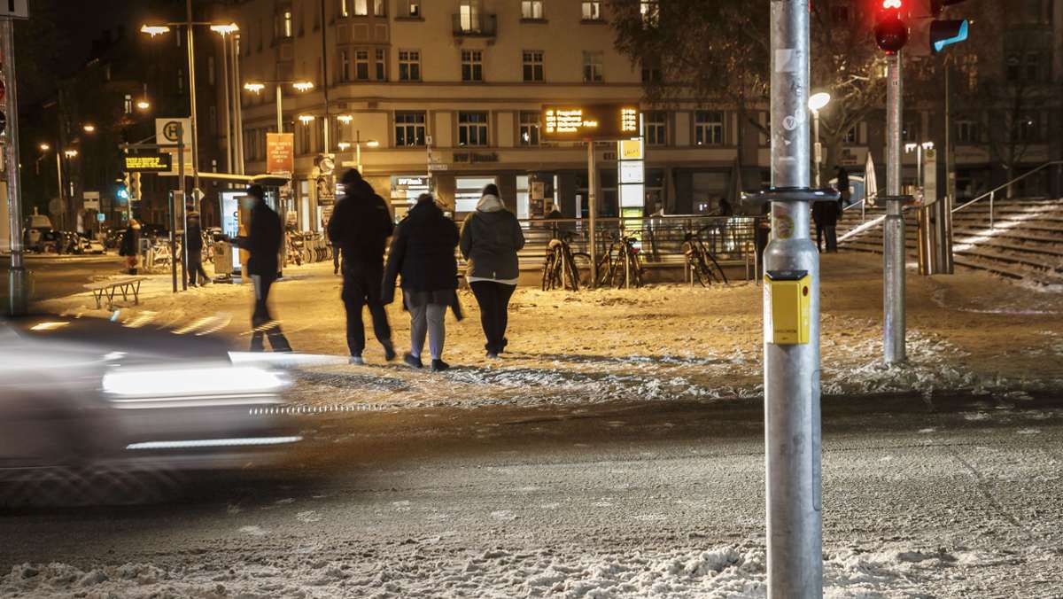 Erster Tag ohne nächtliche Ausgangssperre: Die Stuttgarter treibt es nur vereinzelt auf die Straße