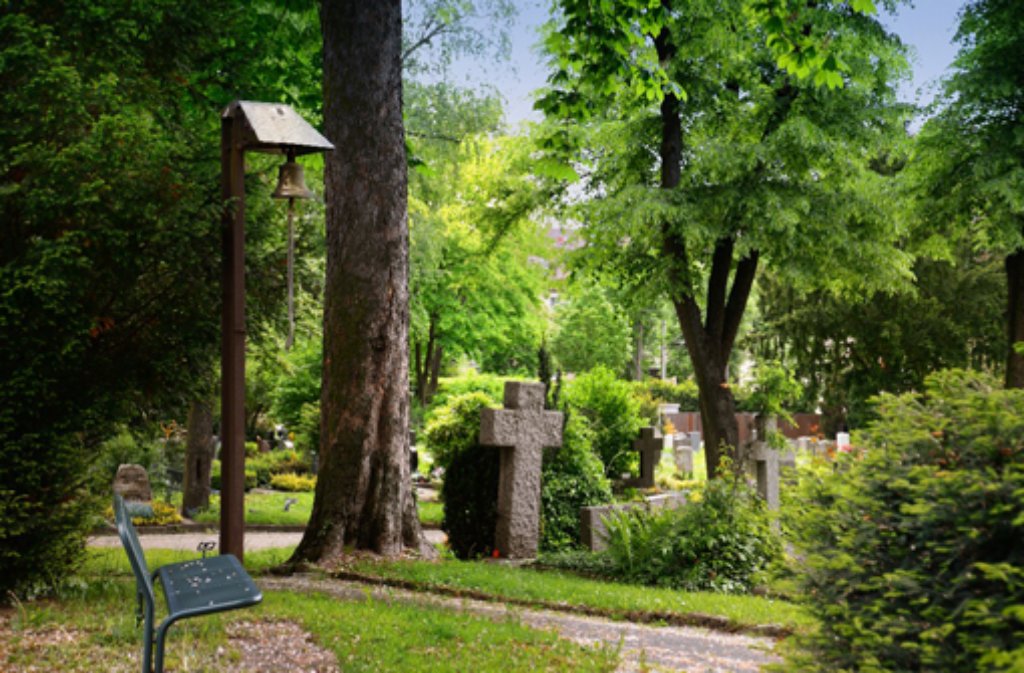 Auf dem Bergfriedhof in Ostheim liegt Ludwig Leuze begraben - früherer Eigentümer und Namensgeber des Mineralbad Leuze.