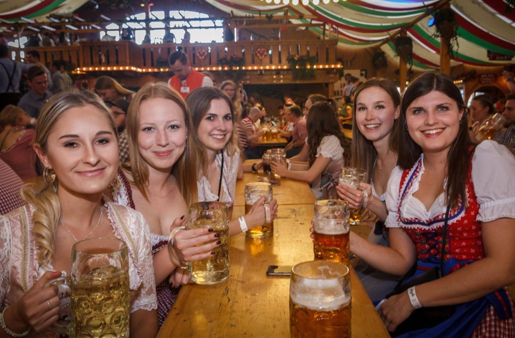 Stuttgarter Fruhlingsfest Wasenwirt Wahnsinn Lockt Besucher Ins