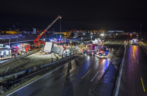 Der schwere Unfall an der A8 im Kreis Esslingen hat weitreichende Folgen. Foto: 7aktuell.de/Simon Adomat
