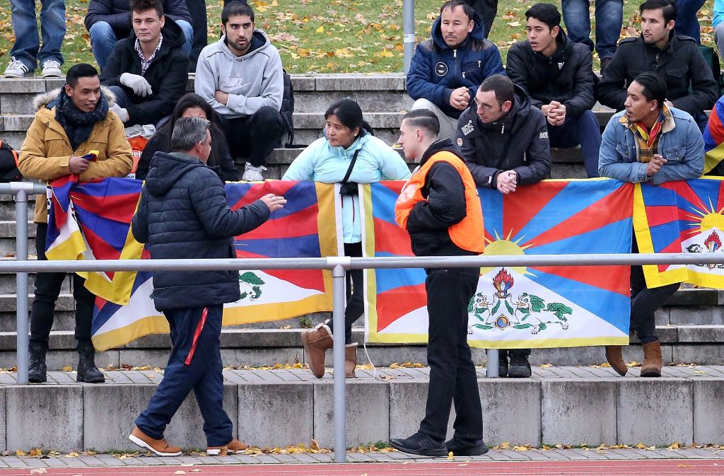 Das Spiel wurde anschließend fortgesetzt. Der völkerrechtliche Status Tibets ist umstritten.