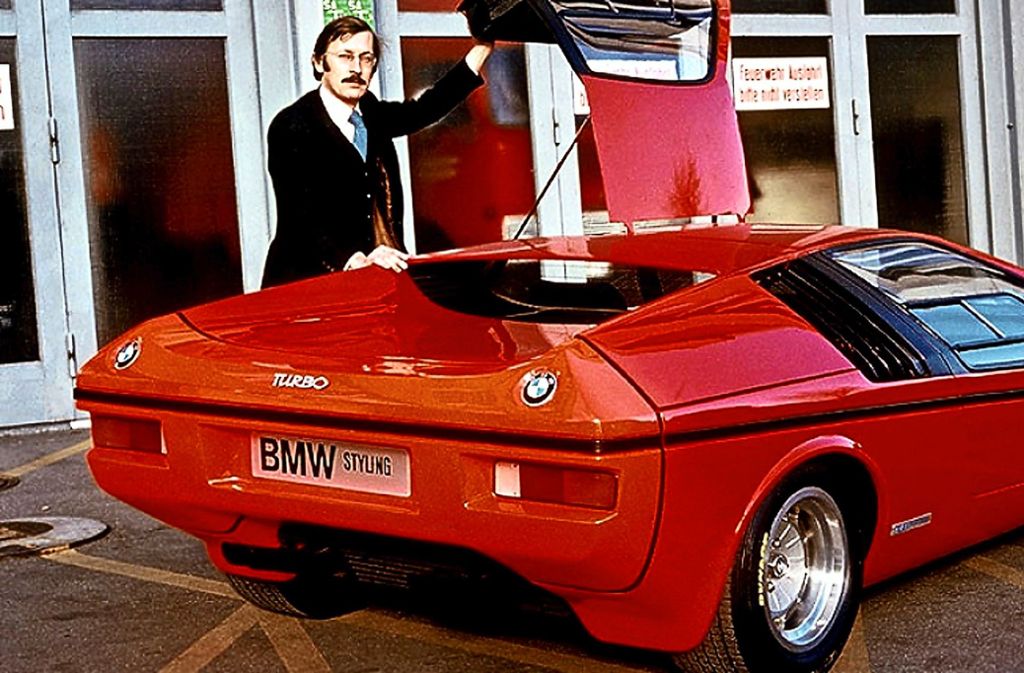 1972, Paul Bracq mit dem von ihm entworfenen BMW Turbo. Der Franzose hatte zwei Jahre zuvor seinen Arbeitsplatz gewechselt und stand nun für BMW am Zeichentisch.
