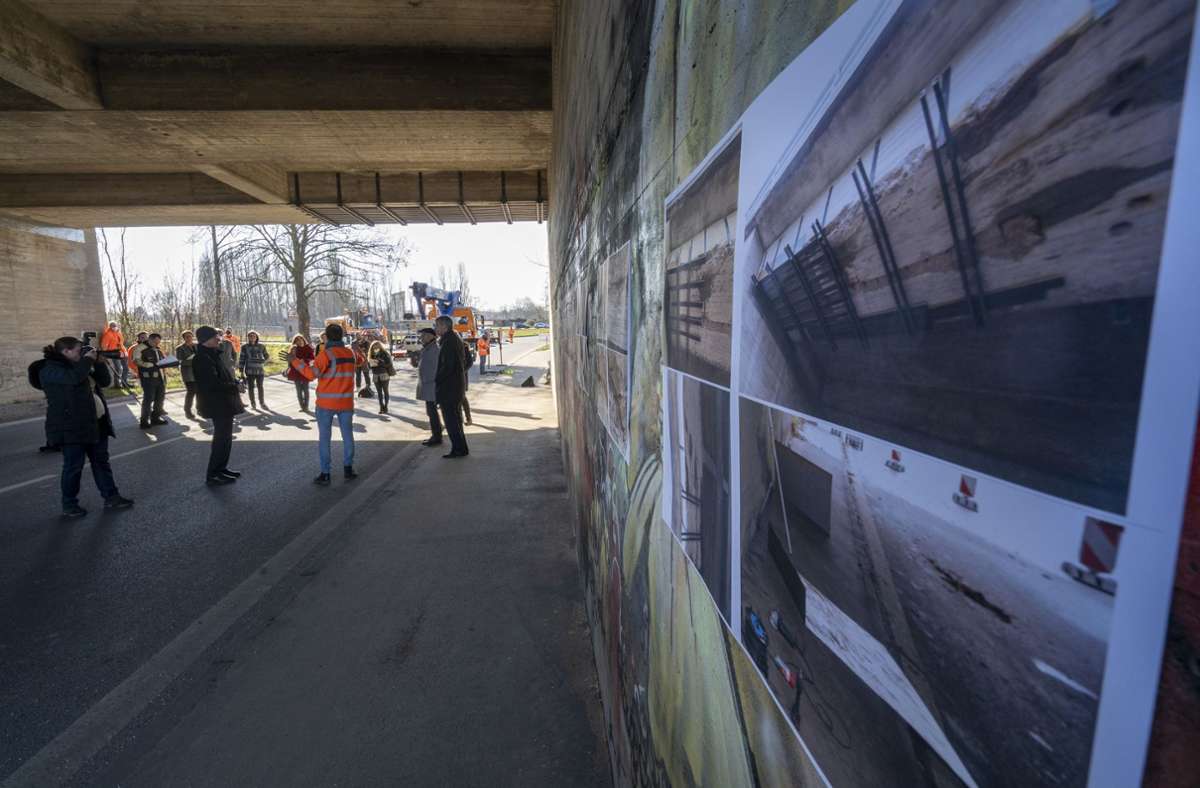 Fotos unter der Brücke zeigen, wie massiv die Schäden waren