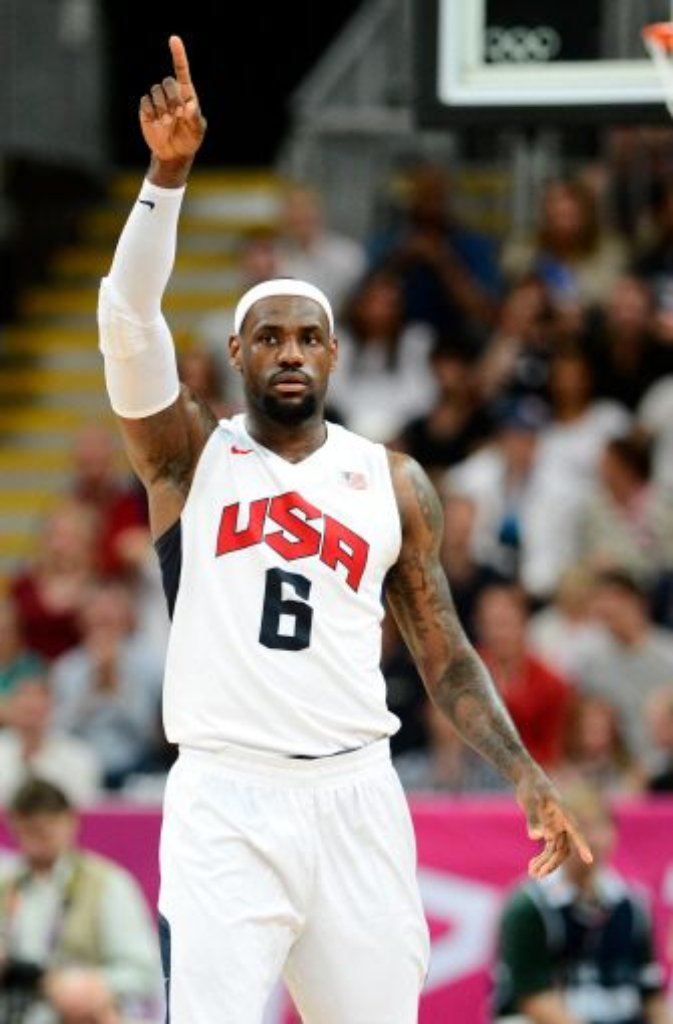 Basketballprofi LeBron James setzt ebenfalls auf Masse statt Klasse - sein kompletter Oberkörper wird von zahlreichen Tattoos geschmückt.