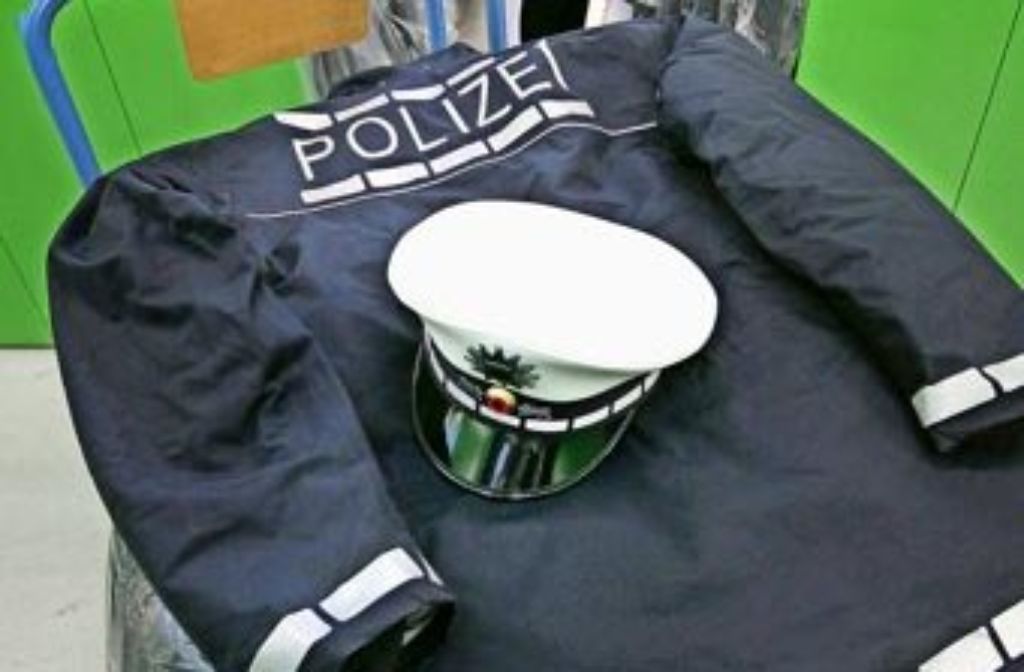 Im Logistikzentrum werden auch Polizisten neu eingekleidet. Foto: factum/Archiv