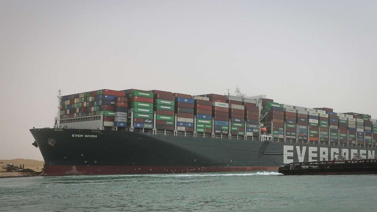 Frachter-Unglück im Suez-Kanal: Containerschiff blockiert weiter wichtige Handelsroute
