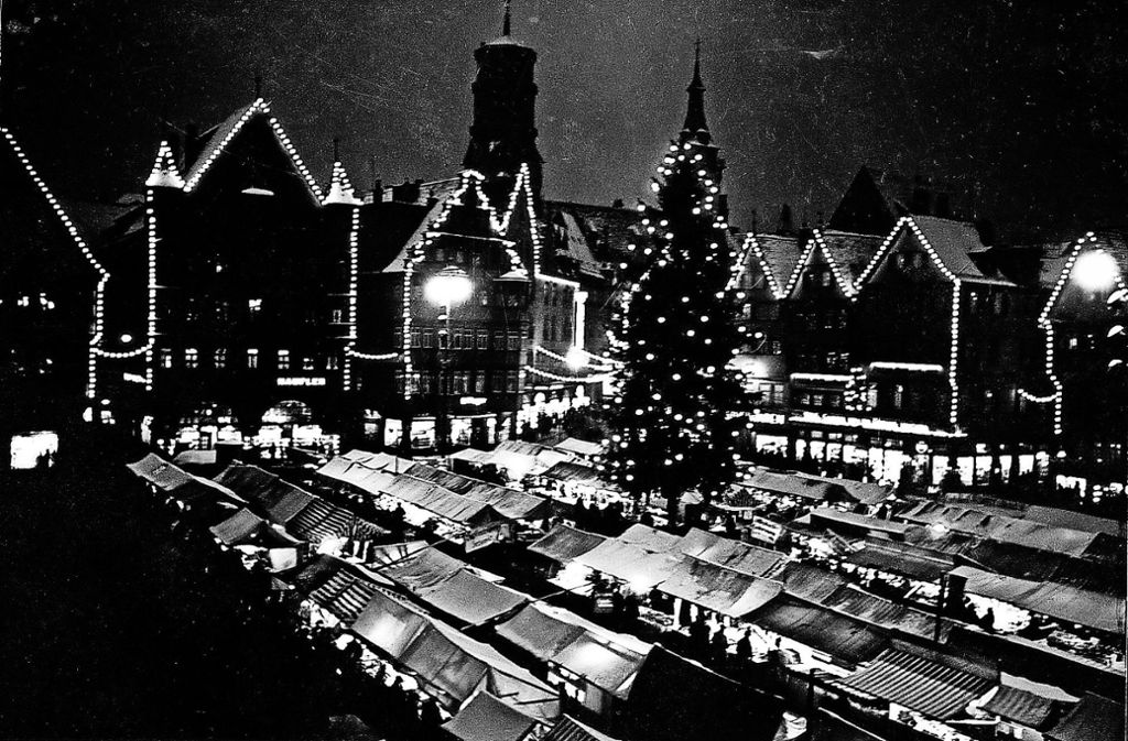 Lichterglanz des Stuttgarter Weihnachtsmarkts im Jahr 1938.