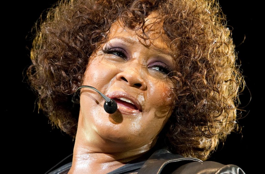 Nicht die beste Werbung für die Klinik ist der Fall Whitney Houston. Die amerikanische Sängerin soll gleich mehrmals in Behandlung gewesen sein. Dennoch starb sie 2012 mit nur 48 Jahren an den Folgen ihrer Drogensucht.