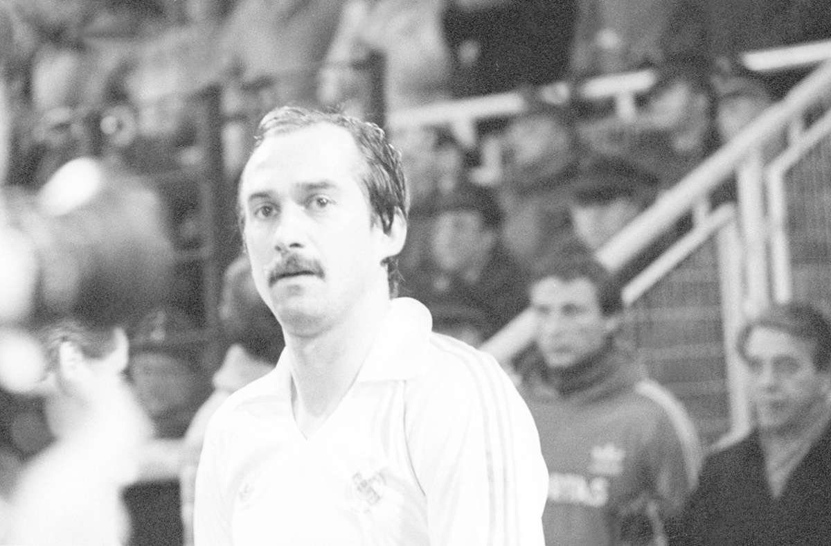 Nach Breitner kam der Nordbadener Uli Stielike zu Real Madrid. Er hielt es in Spanien sehr lange aus, spielte von 1977 bis 1985 für den Club und erzielte in 215 Partien 41 Tore. Drei Mal wurde er mit Real Meister und gewann dazu noch den Europapokal der Pokalsieger.
