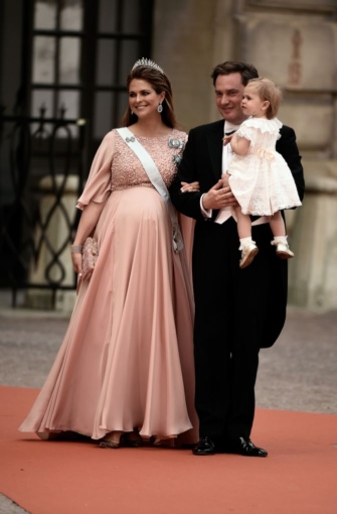 Die hochschwangere Prinzessin Madeleine, ihr Ehemann Christopher ONeill und Töchterchen Leonore.