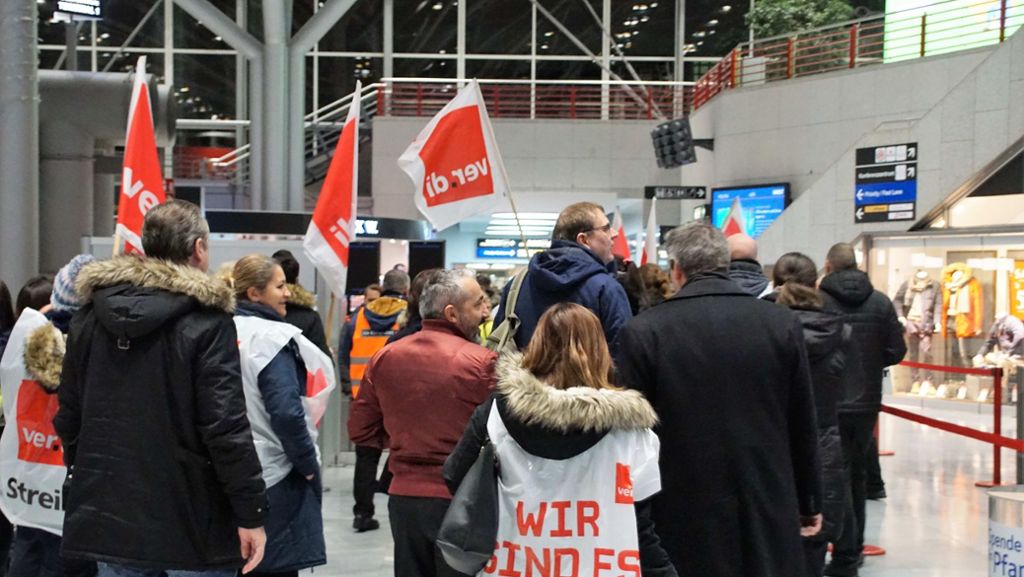 Auch in Stuttgart: Warnstreik an drei Flughäfen - 110.000 Passagiere betroffen