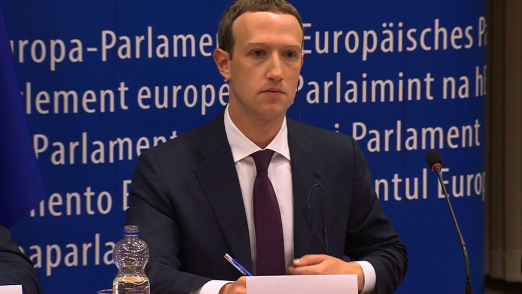  Das Format der Anhörung von Mark Zuckerberg im Europaparlament hat viele harte Fragen verhallen lassen. Der Facebook-Chef konnte vielen Problemen ausweichen. Für die Beteiligten lieferte der Abend dennoch Erkenntnisse. 