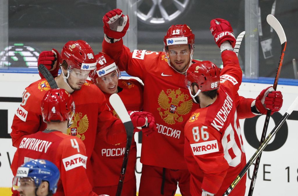 Besser als Kanada machte es die Sowjetunion. Von 1968 bis 1980 hatte die „Sbornaja“ kein olympisches Eishockey-Spiel verloren. Die erste Niederlage gab es im legendären Spiel gegen die USA in Lake Placid. Das aktuelle Team von Russland belegte bei der WM 2019 Platz drei (Foto).