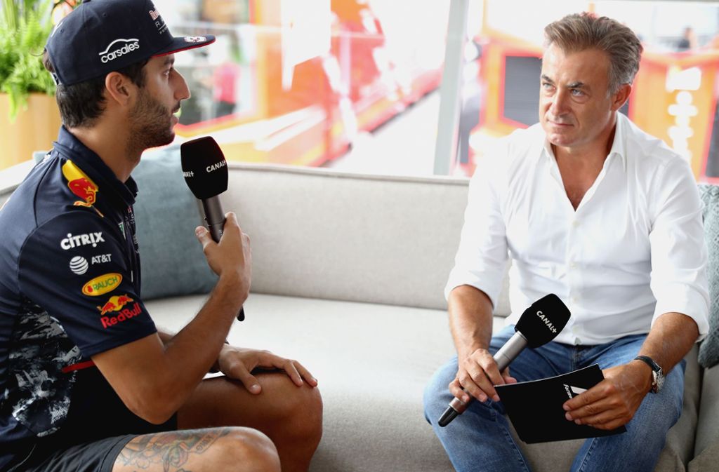 Heute taucht der 55 Jahre alte Jean Alesi häufig als Experte an den Rennstrecken auf und interviewt seine Nachfolger, etwa 2017 im Gespräch mit dem damaligen Red-Bull-Piloten Daniel Ricciardo.