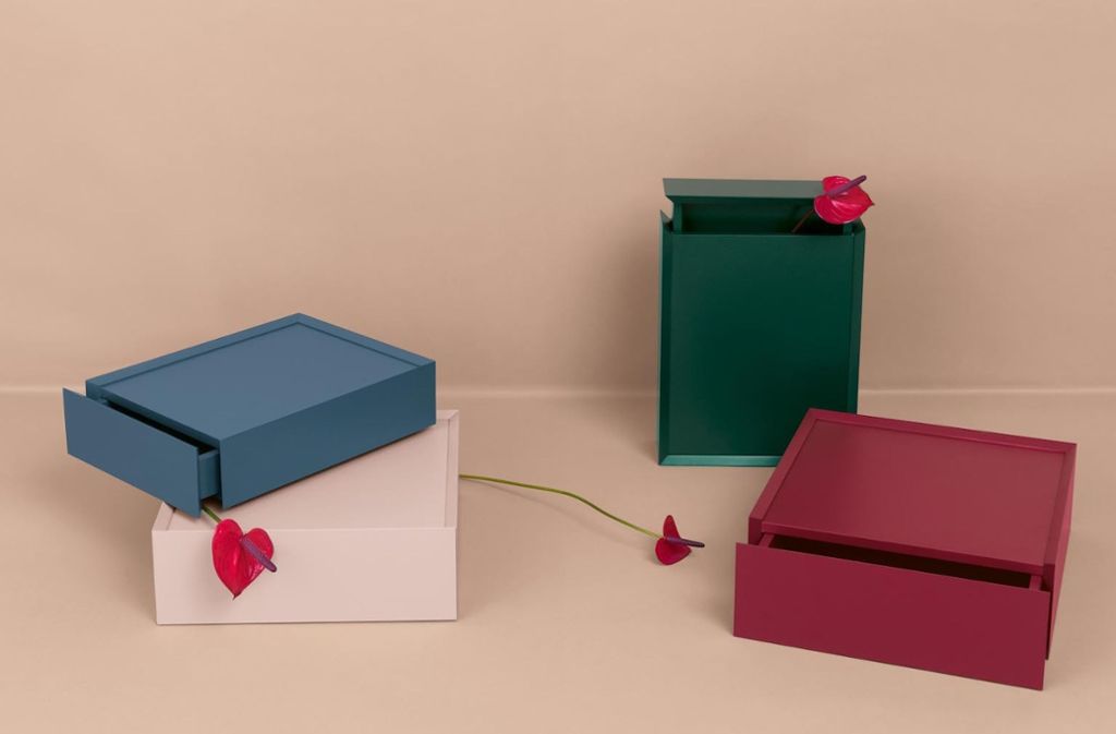 Vom Büroleben inspiriertes Accessoire: „Souvenir“ heißt die Aufbewahrungs-Box von Schönbuch, gestaltet vom fleißigen Jungdesigner Sebastian Herkner.