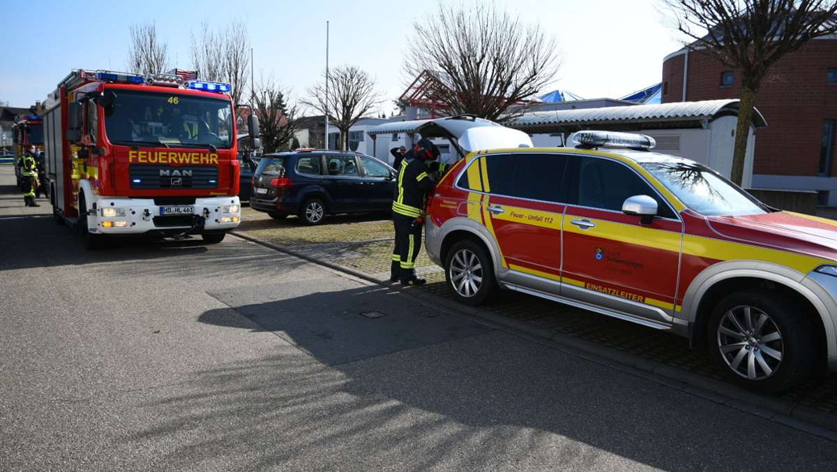  Ein Gasleck an einer Grundschule in Schwetzingen hat einen größeren Feuerwehreinsatz ausgelöst. 55 Kinder und das Lehrpersonal mussten das Gebäude verlassen. 