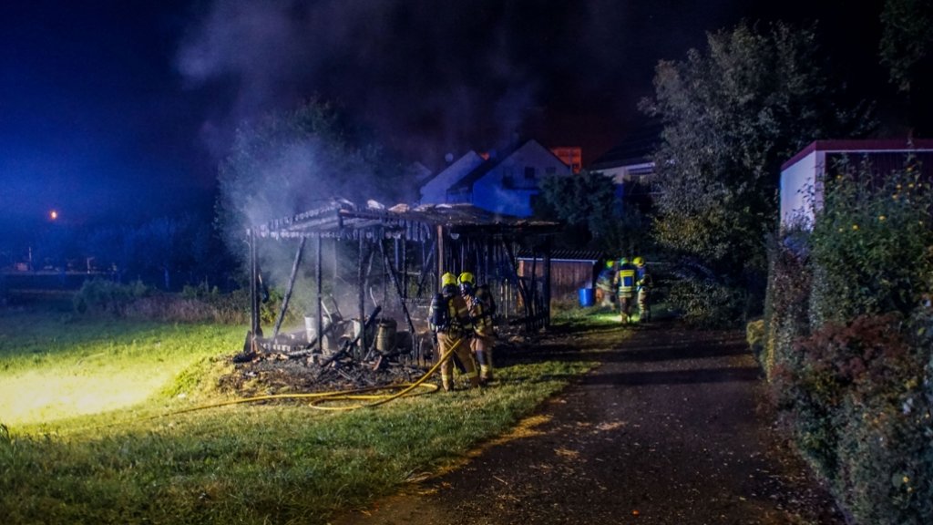 Rutesheim: Ein Holzschuppen brennt vollständig aus