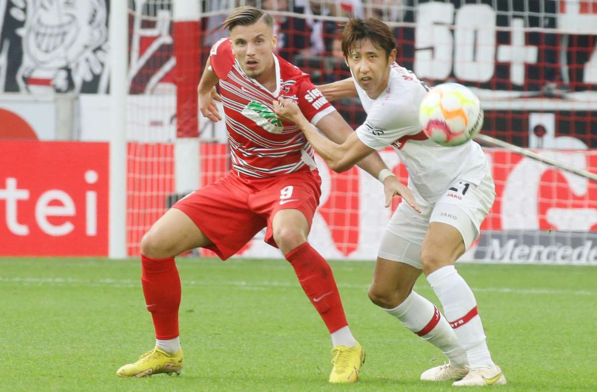 10 Scorerpunkte: FC Augsburg – 6 Tore und 4 Vorlagen (links Ermedin Demirovic)