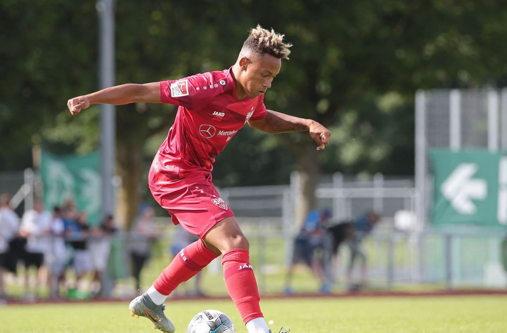 Die Dienste von Roberto Massimo sicherte sich der VfB im Sommer 2018 – lieh den Offensivspieler aber gleich wieder nach Bielefeld aus. Früher als geplant kam er im Sommer nach Stuttgart – wo er zuletzt im Oberligateam zum Einsatz kam, aber auch im Zweitligakader stand.