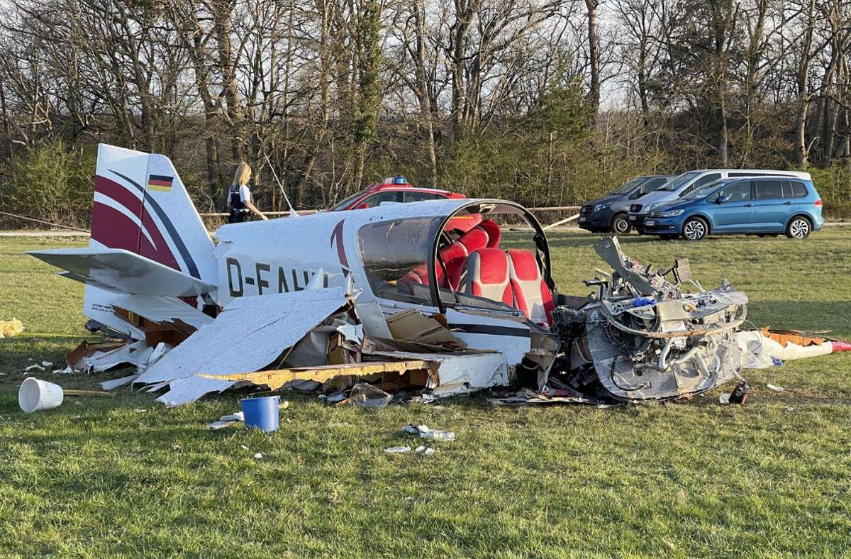 Dieses Kleinflugzeug ist am Freitag in Mössingen abgestürzt und wurde beim Aufprall völlig zerstört.