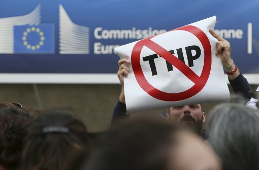 In Europa waren die Proteste gegen TTIP heftiger als in den USA Foto: EPA