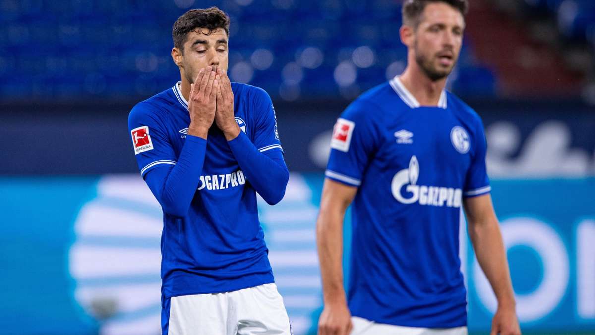  Große Aufregung um den früheren VfB-Spieler Ozan Kabak: Der Abwehrspieler von Schalke 04 muss sich für sein Spucken in Richtung Ludwig Augustinsson von Werder Bremen erklären. 