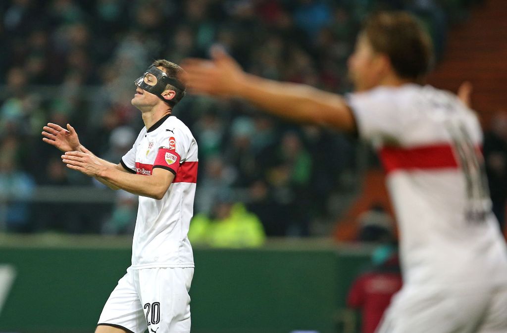 Auch Christian Gentner (links) ist nicht zufrieden: Der VfB verliert 0:1 gegen Werder Bremen.