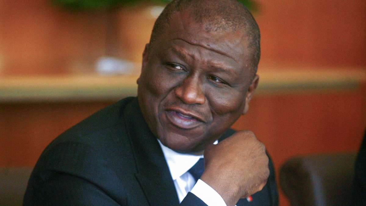  Der 56 Jahre alte Hamed Bakayoko, Ministerpräsident des westafrikanischen Landes, ist am Mittwochabend in einem Freiburger Krankenhaus in Folge einer Krebserkrankung gestorben. 