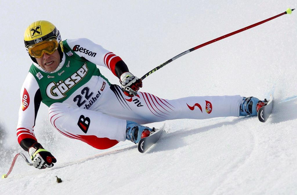 Der „Herminator“, Hermann Maier war der dominierende Skifahrer um die Jahrtausendwende, wenn es um die Geschwindigkeitsdisziplinen Abfahrt und Super-G ging. 2 Mal Olympiasieger, 2 Mal Weltmeister – dann der Schock. Nach einem Motorradunfall 2001 war lange nicht klar, ob Maier jemals wieder Skifahren würde können. Selbst eine Beinamputation stand im Raum. Aber, der Österreicher kämpfte sich zurück, gewann in Turin eine olympische Silber und eine Bronzemedaille und krönte sein Comeback 2005 mit dem Weltmeistertitel im Riesenslalom von Bormio. 2009 trat Maier vom aktiven Rennsport zurück, gilt aber bis heute als einer der größten Abfahrer aller Zeiten.