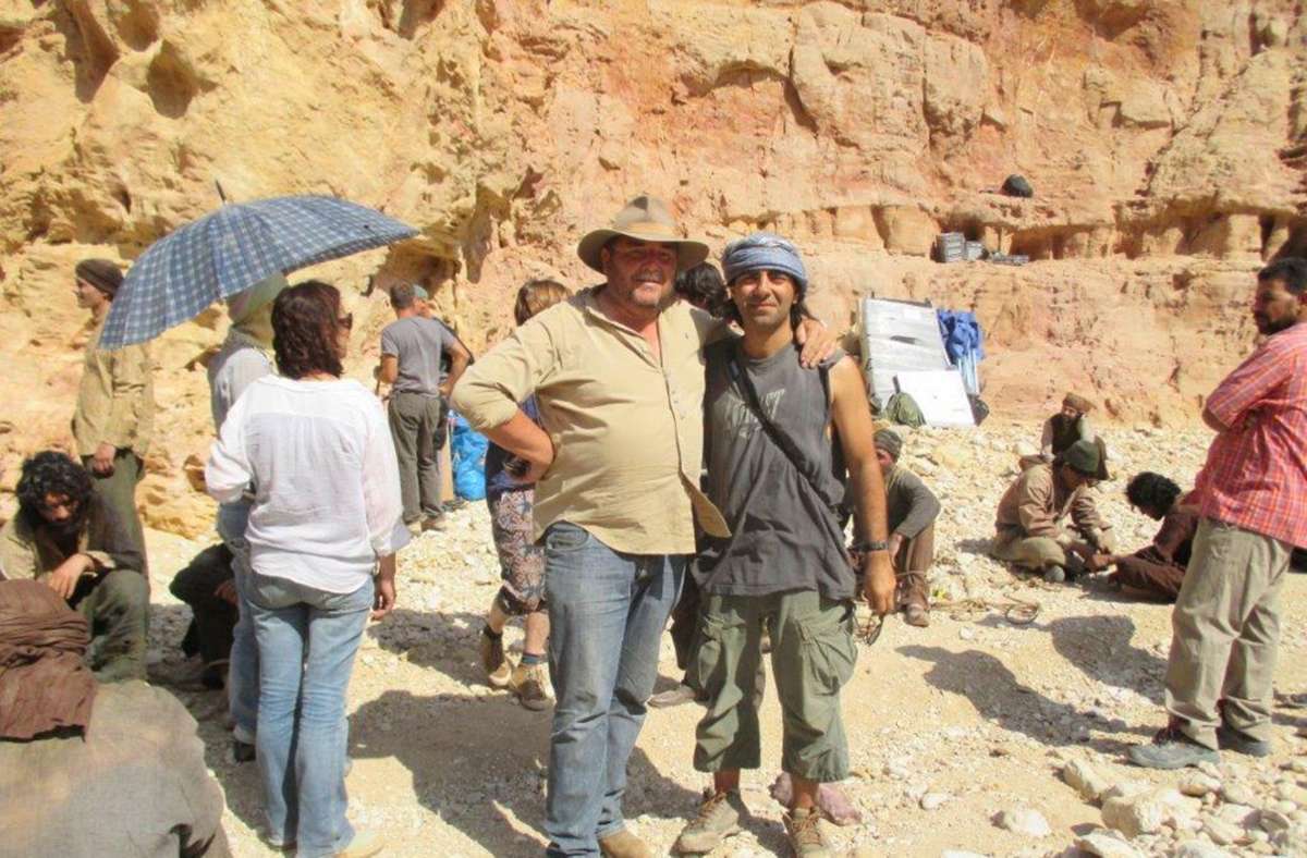 Harry Fakner (mit Hut) und Regisseur Fatih Akin bei Dreharbeiten in Jordanien 2014