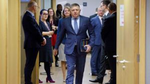 Angriff in Handlova: Slowakischer Regierungschef Fico nach Schüssen lebensgefährlich verletzt